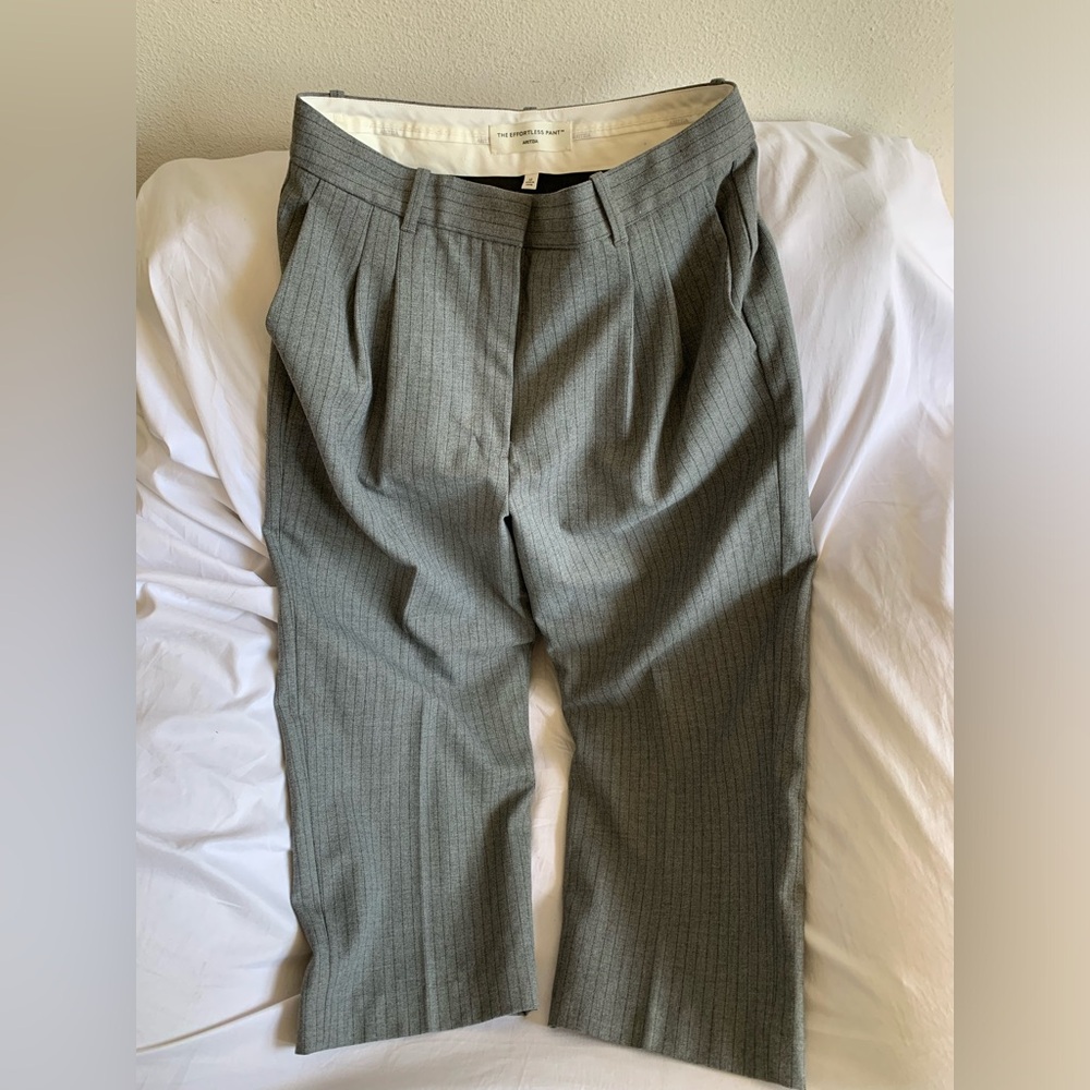 Aritzia Gray Pinstripe Effortless Pants Trousers Women’s Size 12 (32” x 26”)
